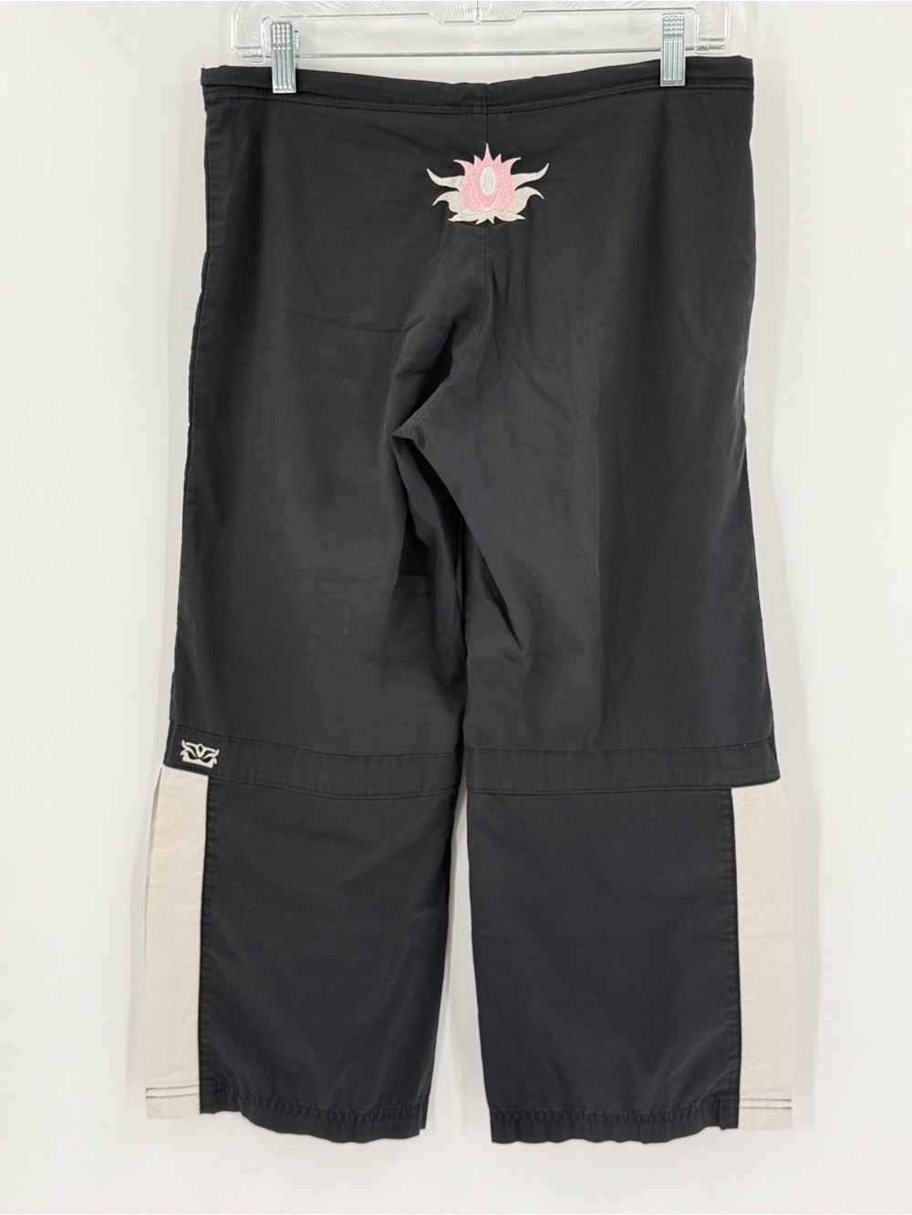 Be‎ Present RARE DISCONTINUED Cropped Yoga Pants Lotus Embroidery Side Split 22”
